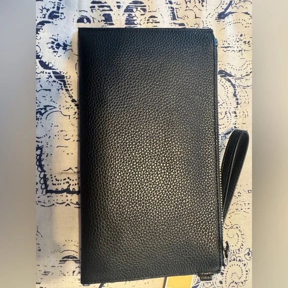 Michael Kors Black Wristlet with Silver Accents. New - Picture 4 of 5